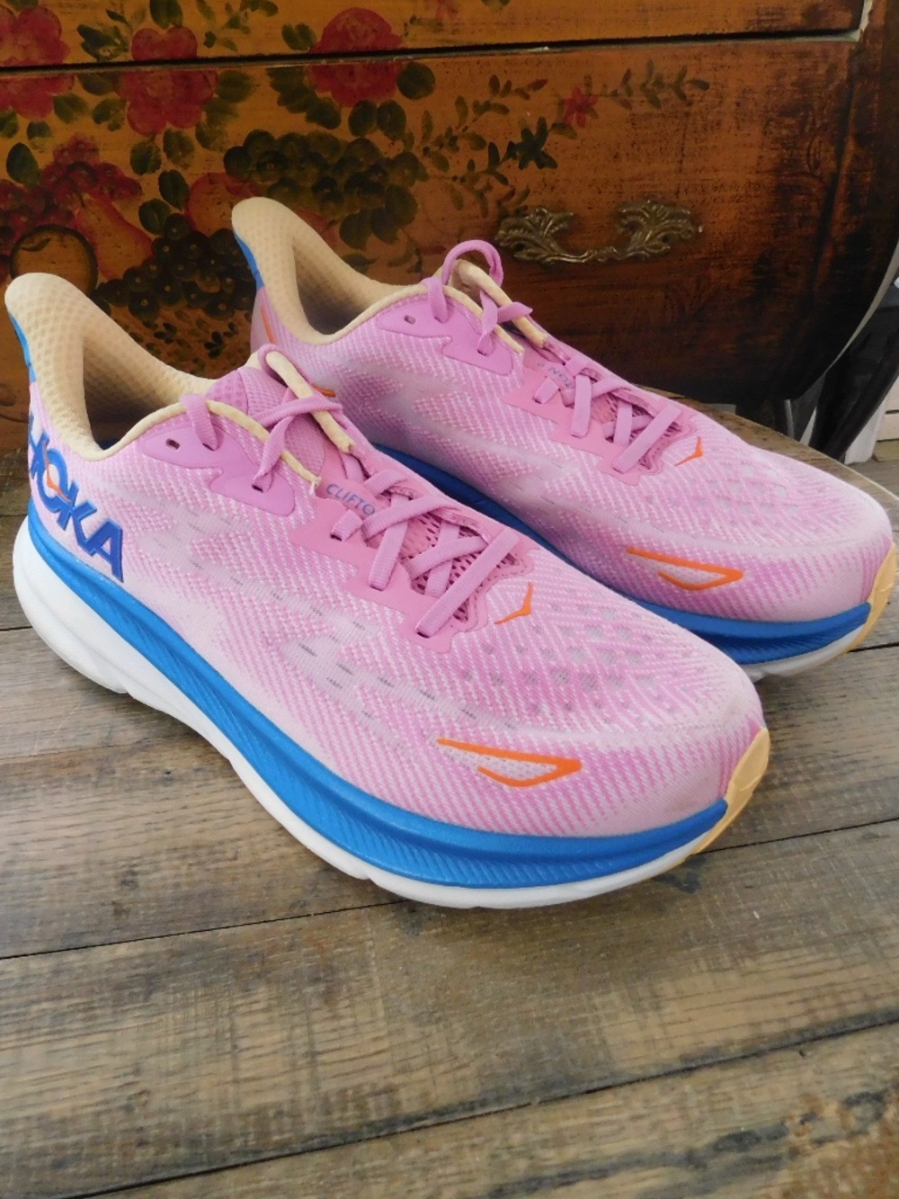 Hoka Womens Clifton 10 D Wide Lilac Running shoe